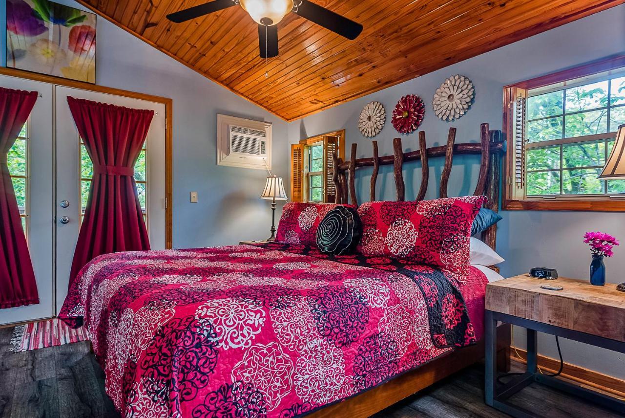 The Woods Cabins ยูเรกาสปริงส์ ภายนอก รูปภาพ
